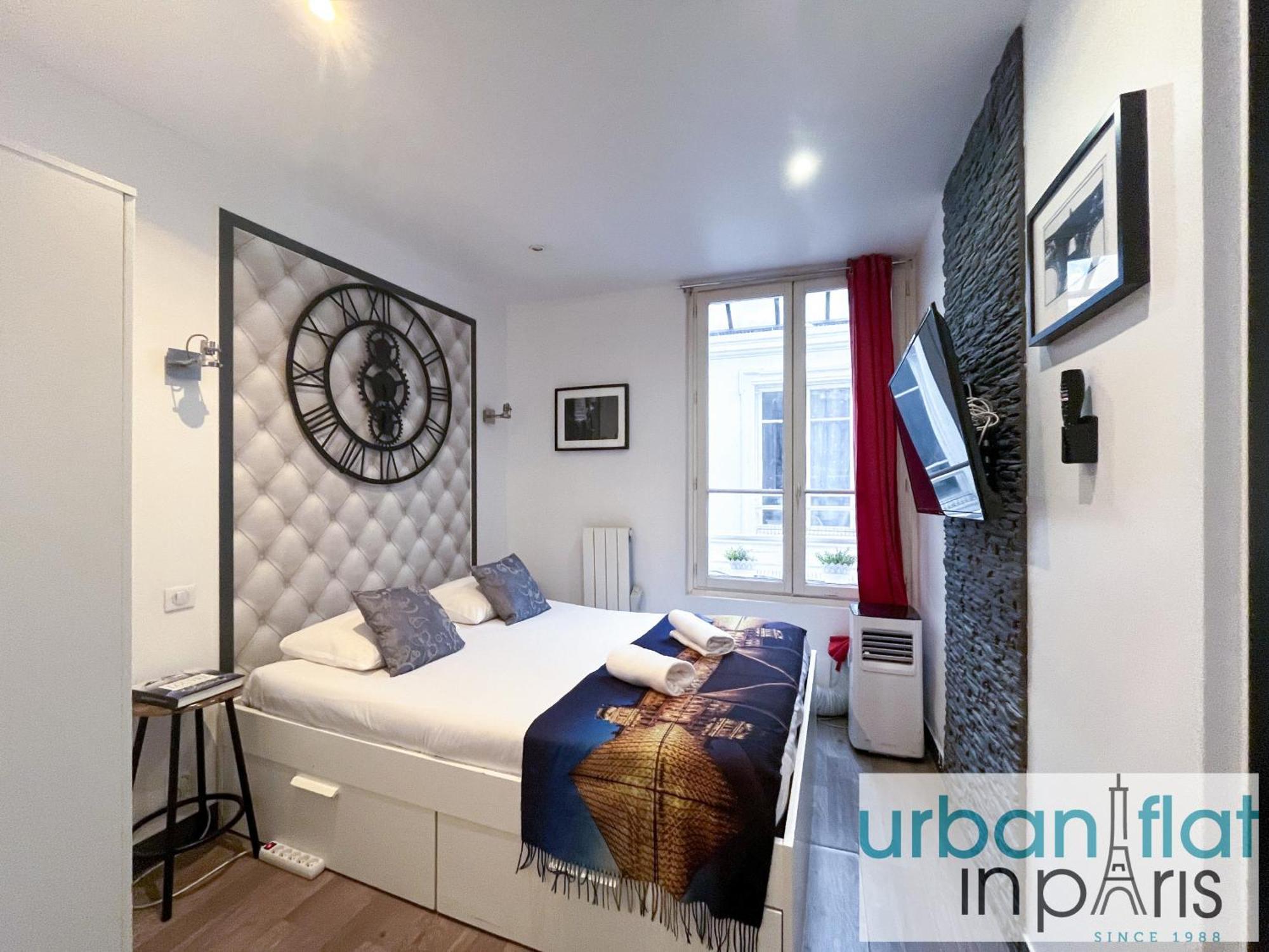 21 Atelier Chaplin Montorgueil * Parijs